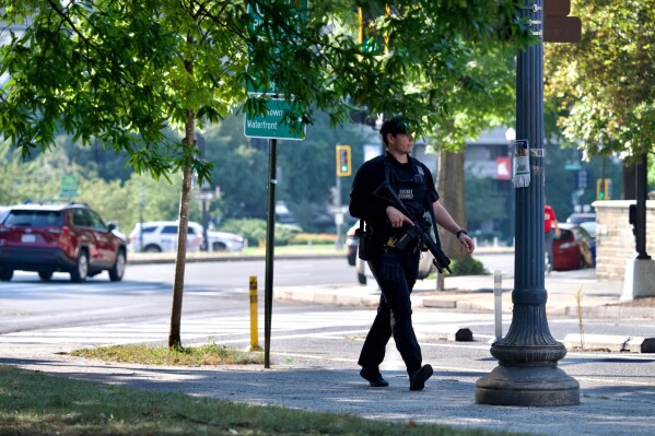 FILE - A U.S. Secret Service officer searches the area after Christopher Haynes, escaped custody at George Washington University Hospital on Wednesday, Sept. 6, 2023, in Washington. Police have recaptured a murder suspect who escaped custody in September, forcing an hours-long shelter-in-place order at George Washington University. Washington’s Metropolitan Police Department says 30-year-old Christopher Haynes was arrested Thursday, Oct. 26, by the U.S. Marshals Service’s Capital Area Regional Fugitive Task Force in nearby Oxon Hill, Maryland. (Craig Hudson/The Washington Post via AP, File)