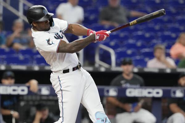 Marcell Ozuna powers Braves past Marlins