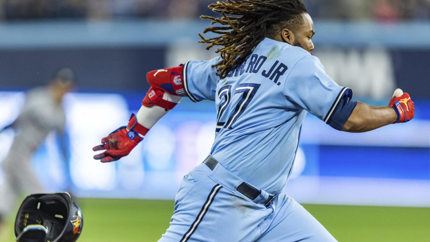 Vlad Jr. scratched by Blue Jays with sore left wrist