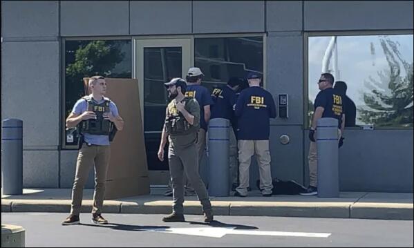 Man Who Tried To Breach Fbi Office Killed After Standoff Ap News