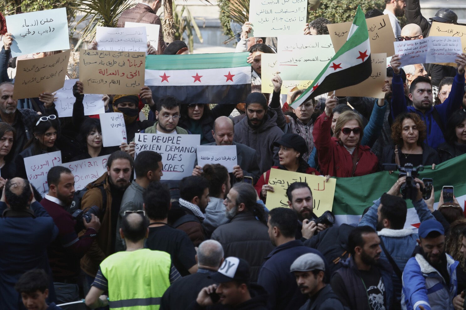 Các bộ trưởng ngoại giao láng giềng của Syria kêu gọi dỡ bỏ lệnh trừng phạt và hòa giải