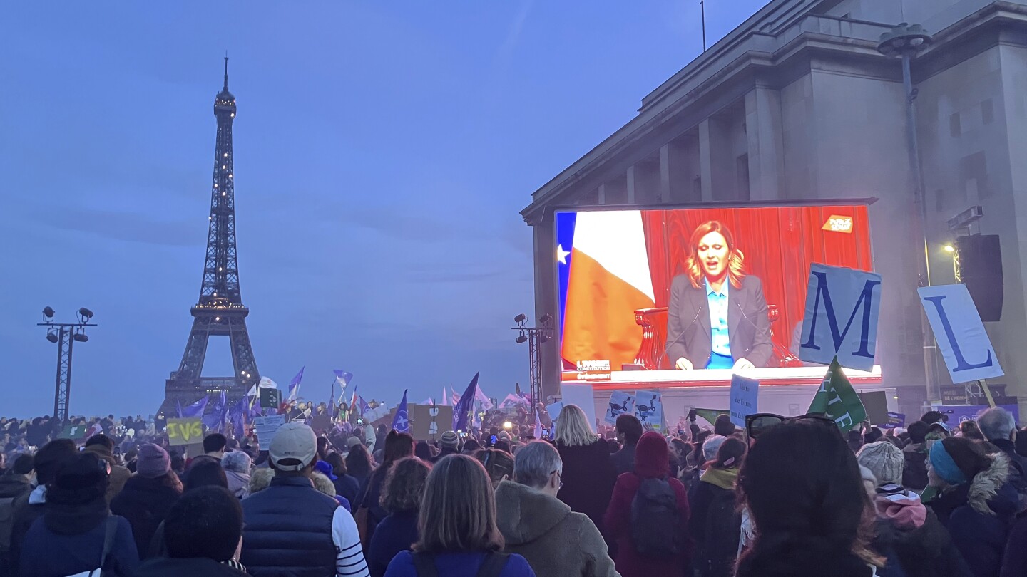 ПАРИЖ (AP) — Ръководството на Франция ще използва преса от