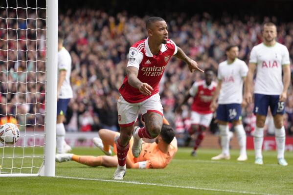 Arsenal beats 10-man Tottenham 3-1 to stay atop EPL table