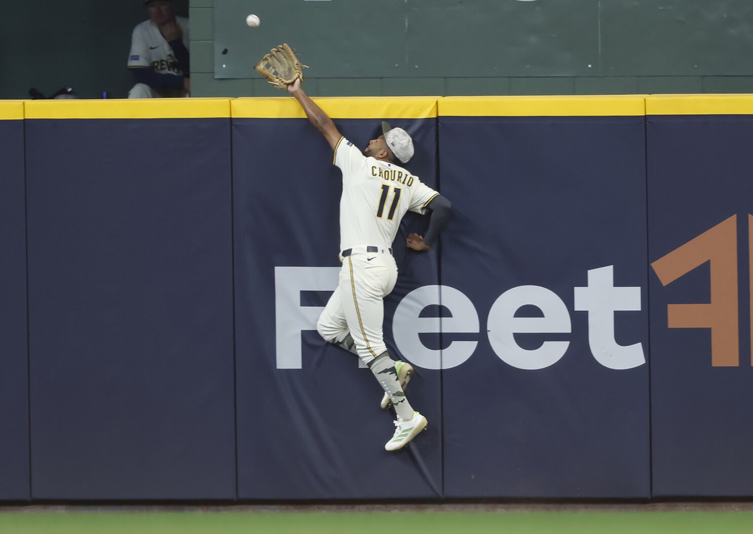Slumping at the plate, Jackson Chourio makes a game-saving catch for the Brewers