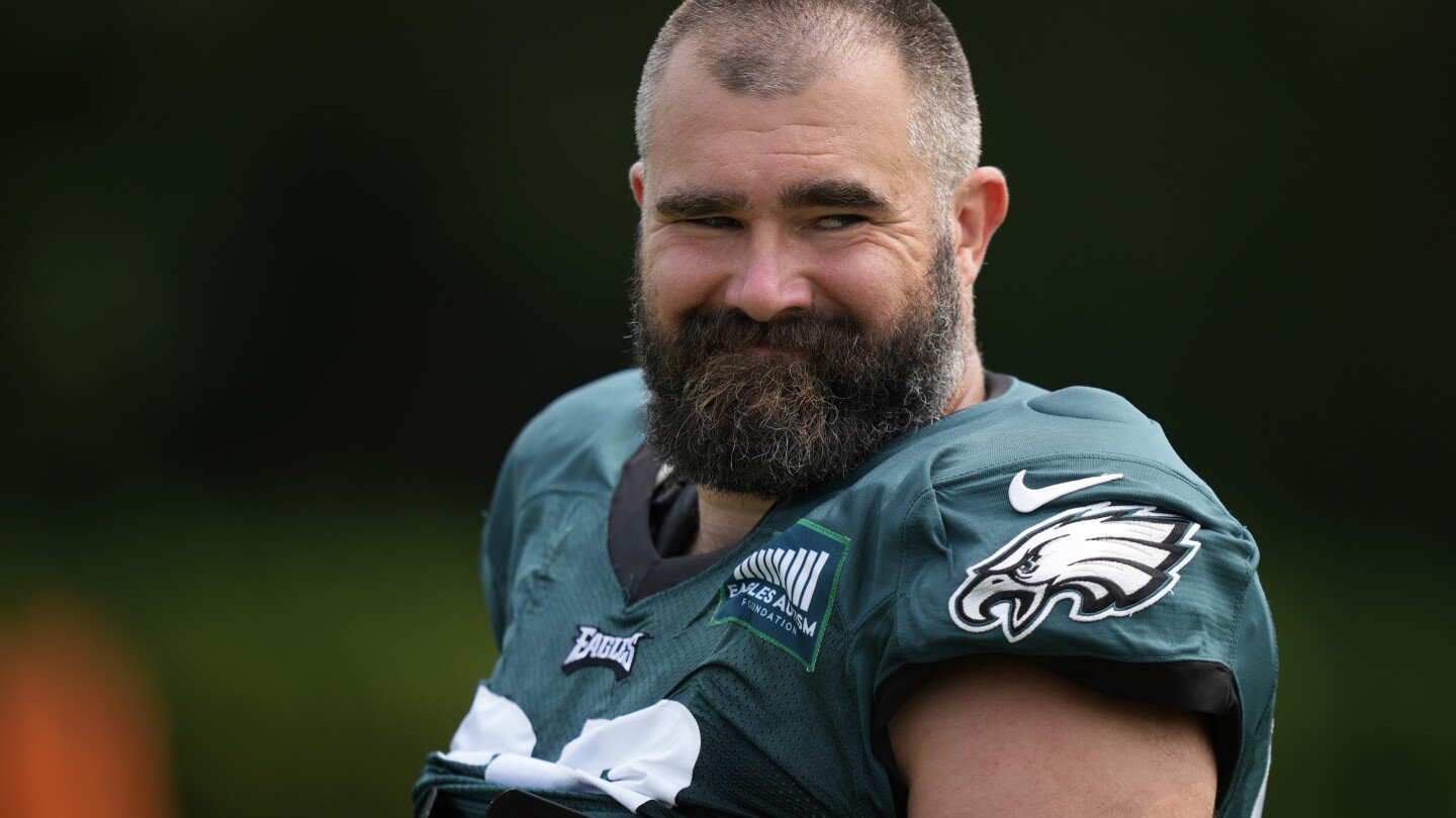 Kelce center of attention in offseason, center of Eagles run to