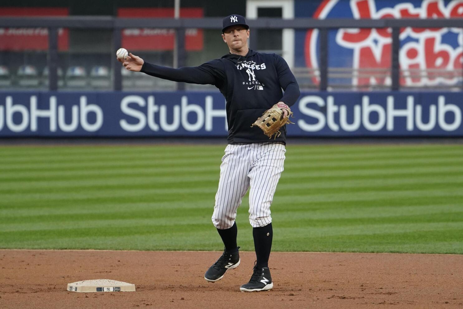 Yanks' LeMahieu may have broken foot, Effross needs surgery