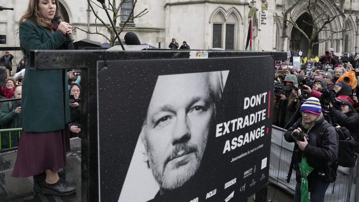 Лондонски съд ще се произнесе дали основателят на WikiLeaks Асанж може да оспори екстрадирането в САЩ