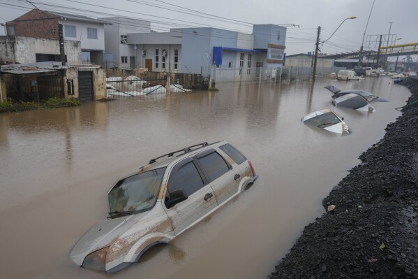 Las inundaciones en Sao Leopoldo, estado Rio Grande do Sul, Brasil, el 11 de mayo de 2024. (Foto AP/Andre Penner)