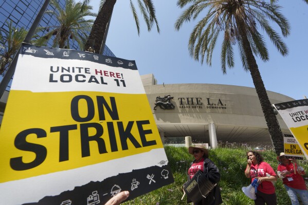 Striking union ask Diamondbacks to pick another L.A. hotel - Los Angeles  Times