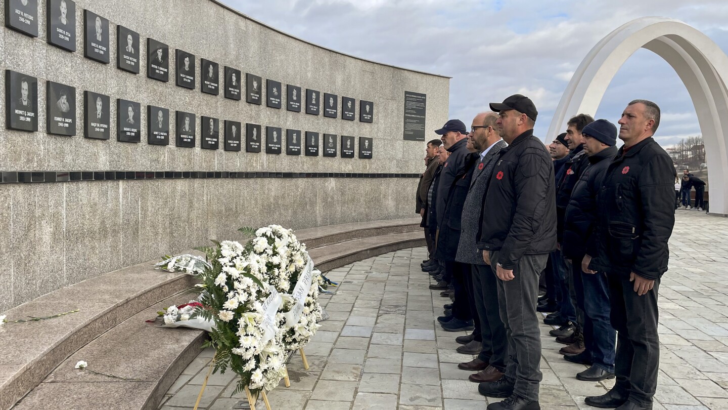 Косово възпоменава 45 души, убити през 1999 г., и осъжда Сърбия, че не се е извинила