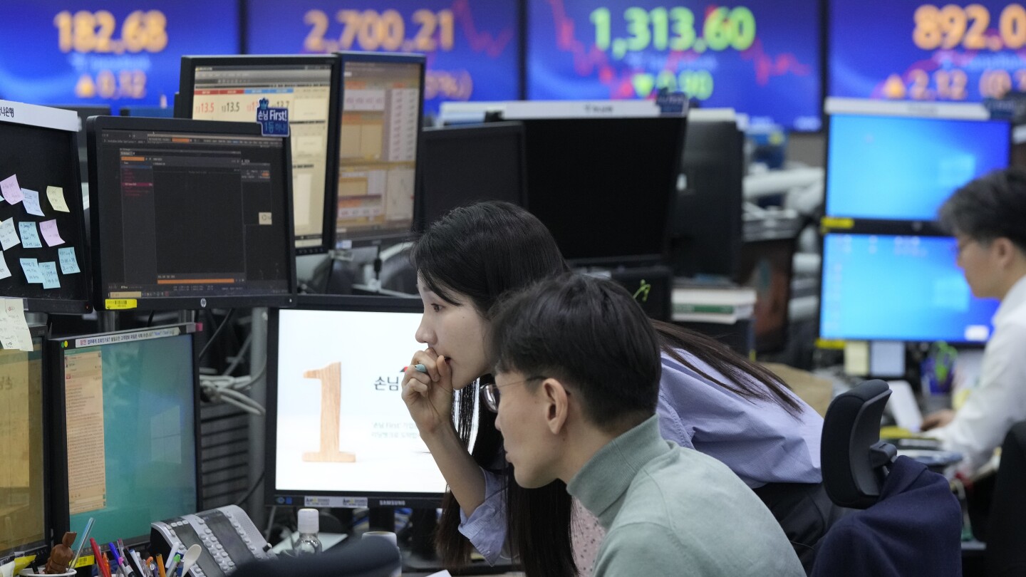 Фондов пазар днес: Азиатските акции се търгуват разнопосочно, тъй като инвеститорите гледат към централните банки