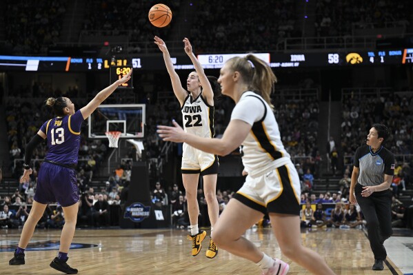 Iowa's Caitlin Clark matches March Madness 3-point record with 9 in Elite  Eight game against LSU | AP News