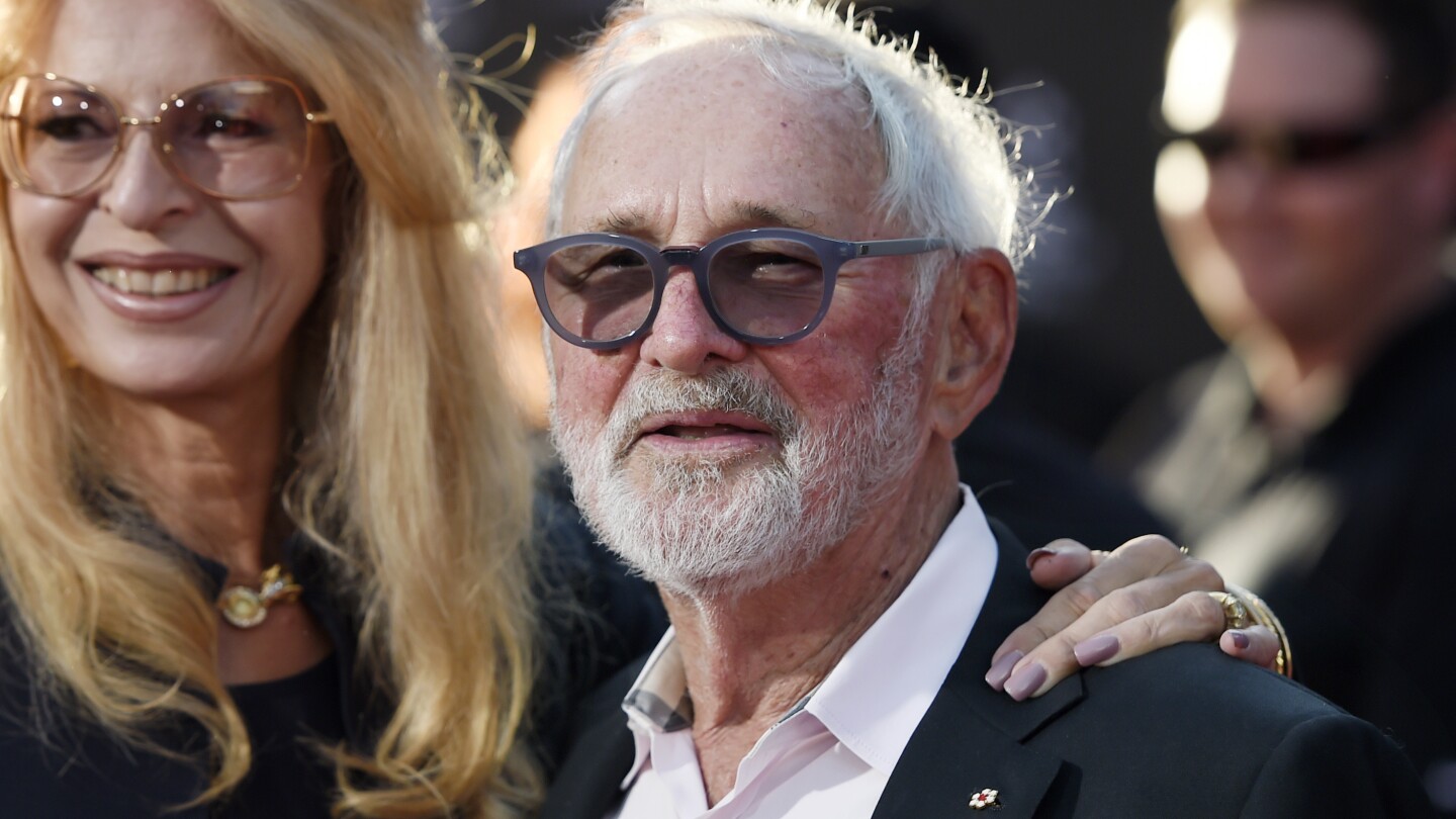 Image for article Norman Jewison, acclaimed director of In the Heat of the Night and Moonstruck, dead at 97  The Associated Press