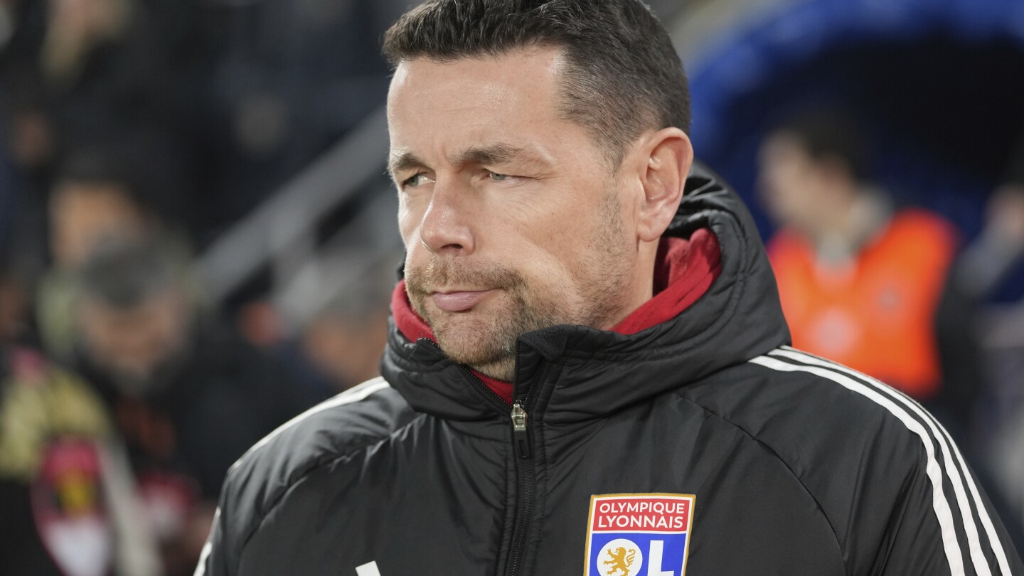 Lyon sacks coach Sage, Fonseca expected to replace