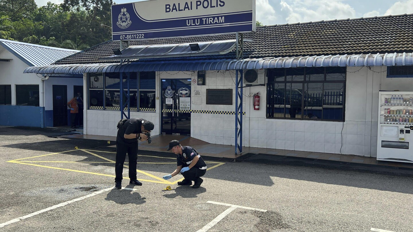袭击警察局的马来西亚男子的 5 名家人面临恐怖主义指控
