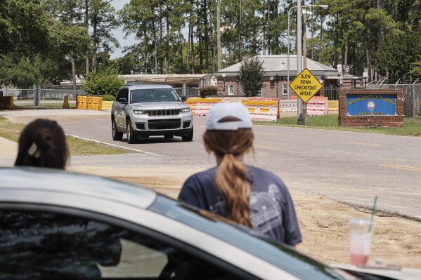 Kelsey Heath, left, and Emma Touchstone, 17, wait for reality television star Todd Chrisley to walk out of the Federal Prison Camp, Wednesday, May 28, 2025, in Pensacola, Fla. (AP Photo/Dan Anderson)