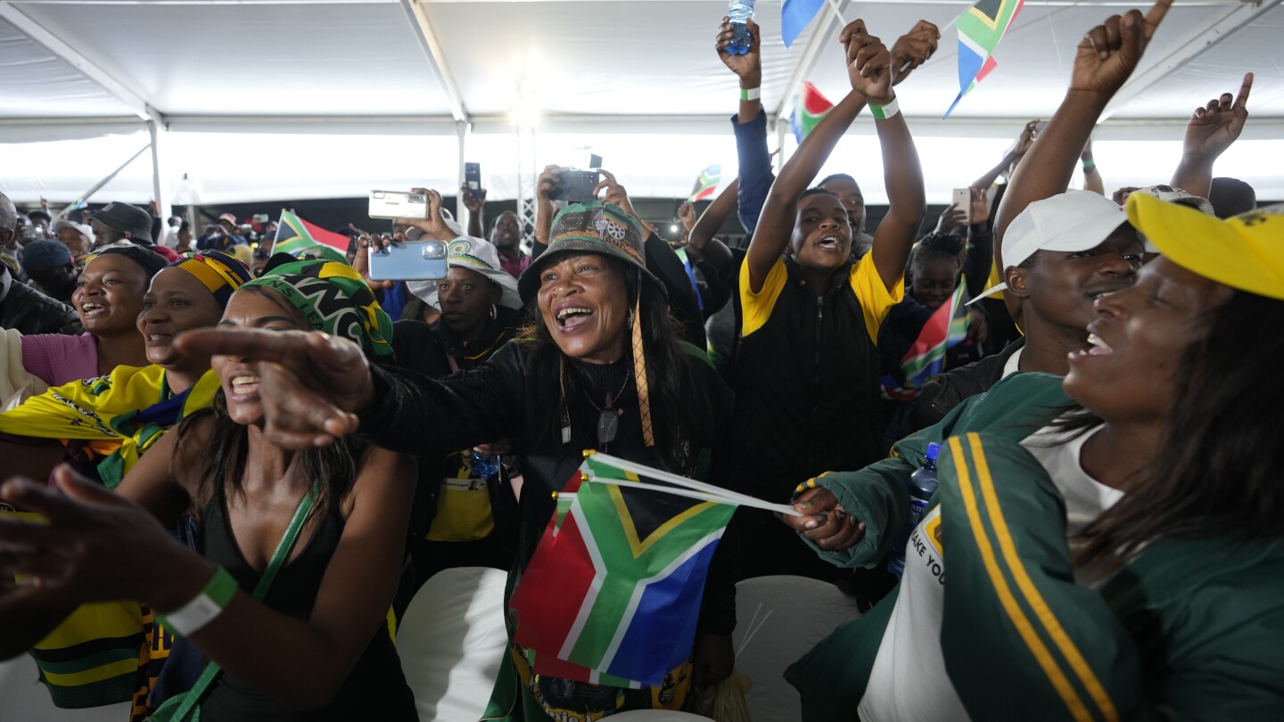 ПРЕТОРИЯ, Южна Африка (АП) — Южна Африка отбеляза 30 години