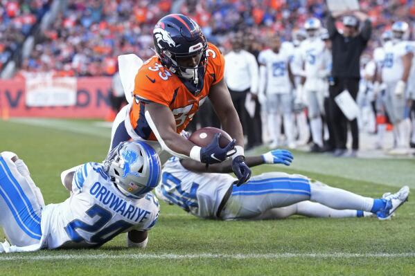 Broncos honor Demaryius Thomas, run all over Lions to get to 7-6