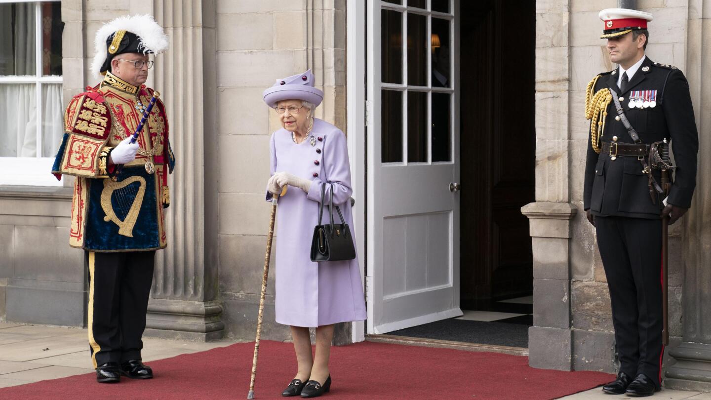 Queen to see in new UK leader in Scotland for first time