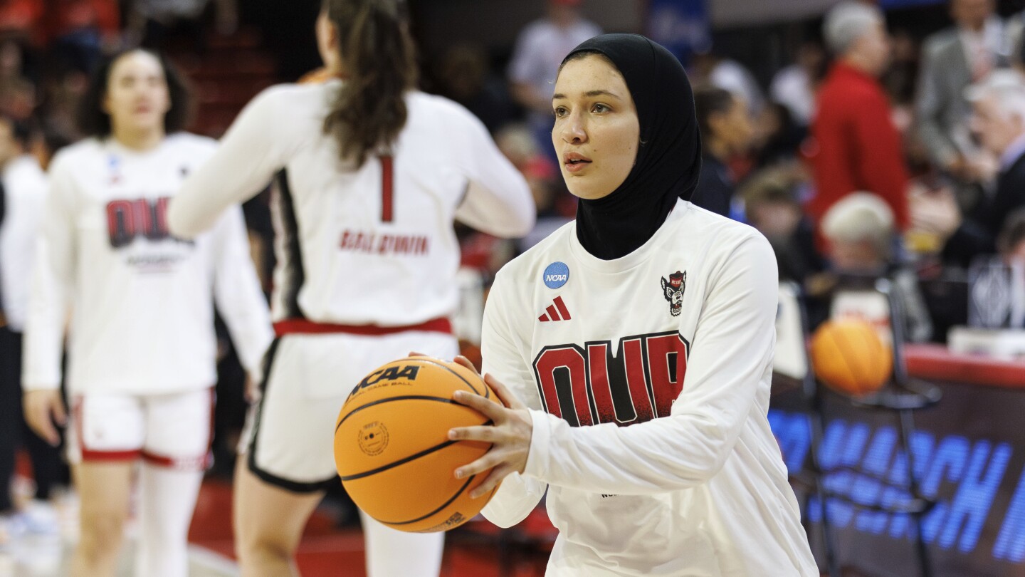 Играчките, носещи хиджаб в турнира на NCAA за жени, се надяват да вдъхновят другите