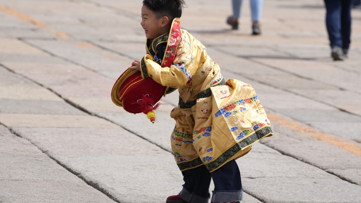 High winds and sandstorms prompt Beijing to cancel hundreds of flights and close parks