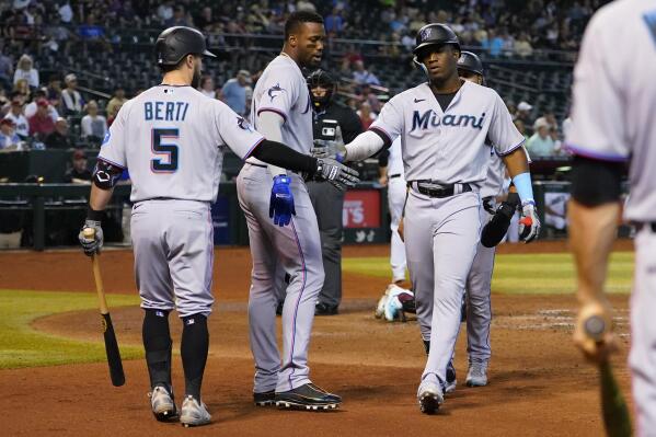 Soler's 2-run walk-off HR rallies Marlins to 5-4 win over