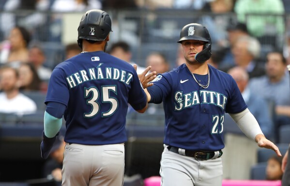 Ranking the Seattle Mariners Uniform Combinations