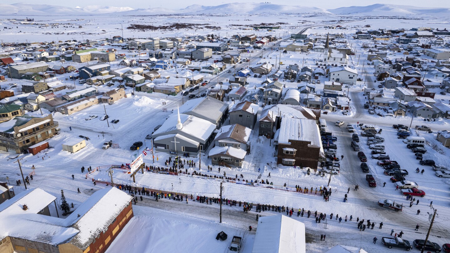 Crews search for missing Alaska plane with 10 onboard