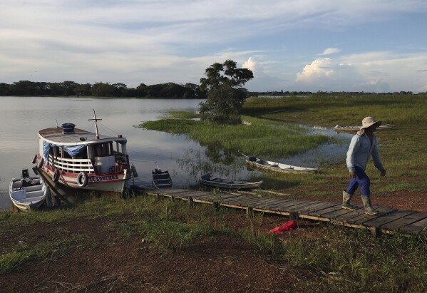Vava Izague, a member of the Mura Indigenous community, disembarks in the Lago do Soares village, in Autazes, state of Amazonas, Brazil, Monday Feb. 17, 2025. (AP Photo/Edmar Barros)