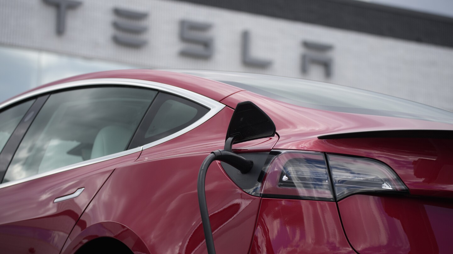 Изтеглянето на 2 милиона превозни средства от Tesla, за да поправи системата си за автопилот, използва технология, която може да не работи