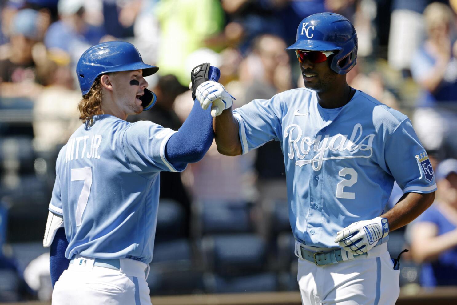 Perez homers to lead Royals past Athletics