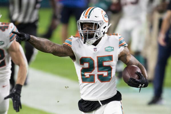 Dolphins' X-factor is NFL interception leader Xavien Howard | AP News