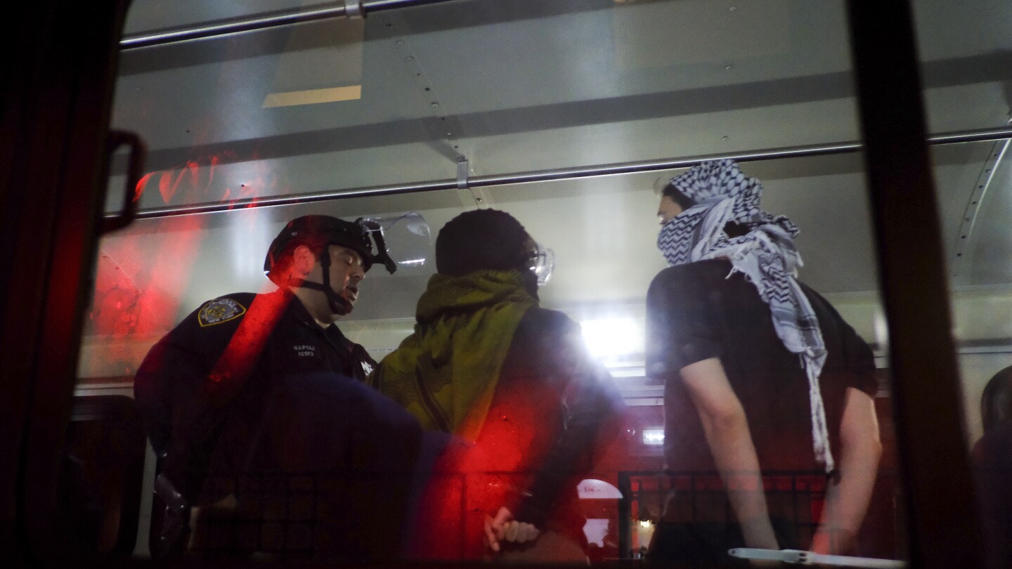 Police Storm Columbia University Building Occupied by Pro-Palestinian Protesters