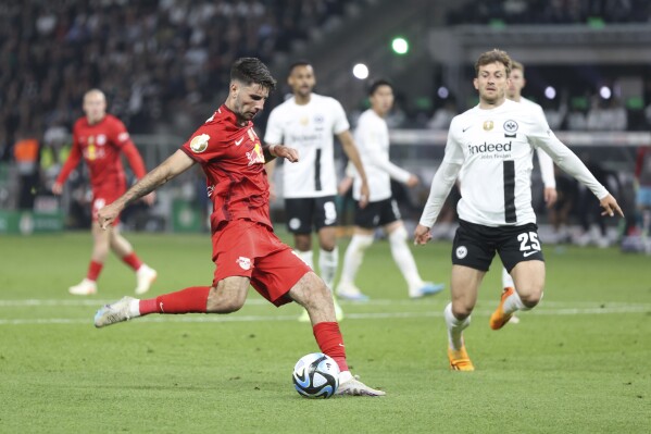 Leipzig's Dominik Szoboszlai scores his side's second goal during the German soccer cup, DFB Pokal, final match between RB Leipzig and Eintracht Frankfurt at Olympiastadion in Berlin, Germany, Saturday, June 3, 2023. (AP Photo/Andreas Gora)