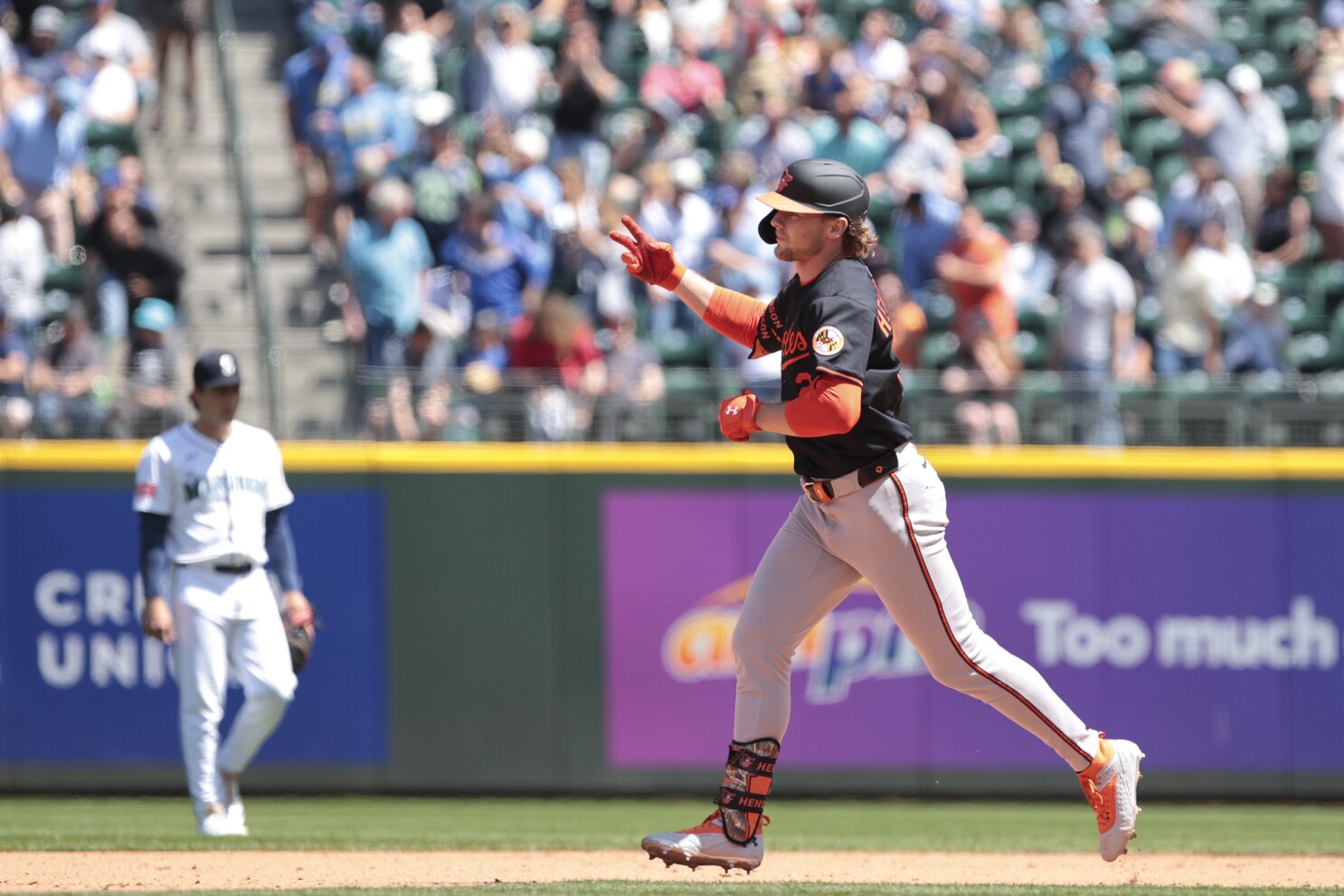 Rutschman and Henderson hit back-to-back homers and Orioles beat Mariners 4-3 for 3-game sweep