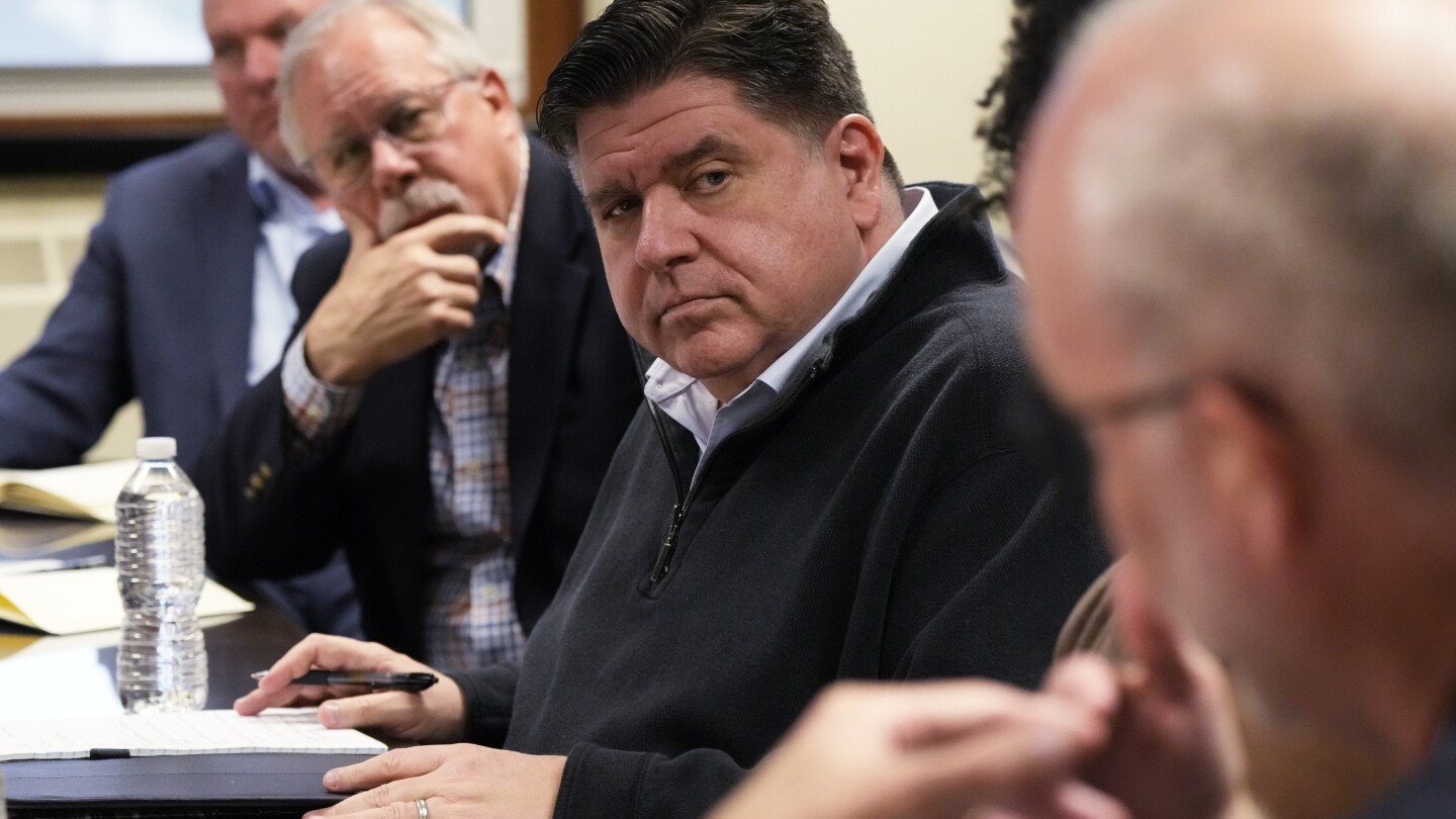 Champaign Ill AP правителството на Илинойс JB Pritzker седи на