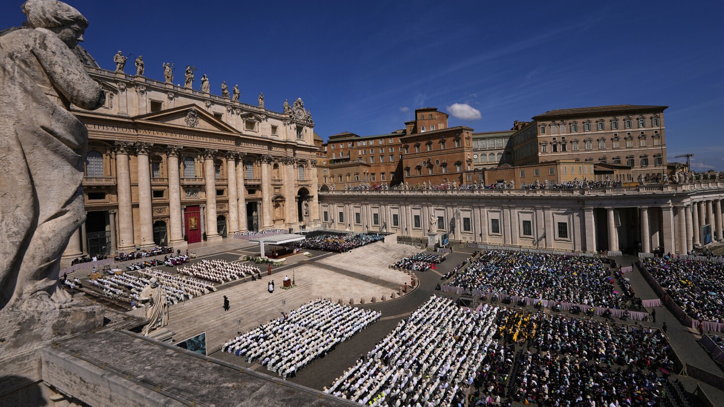 Catholic faithful pay respects to Pope Francis as his tomb opens to the public in Rome basilica - AP News