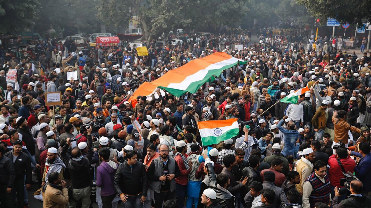 НОВО ДЕЛХИ AP — Индия приложи противоречив закон за гражданството