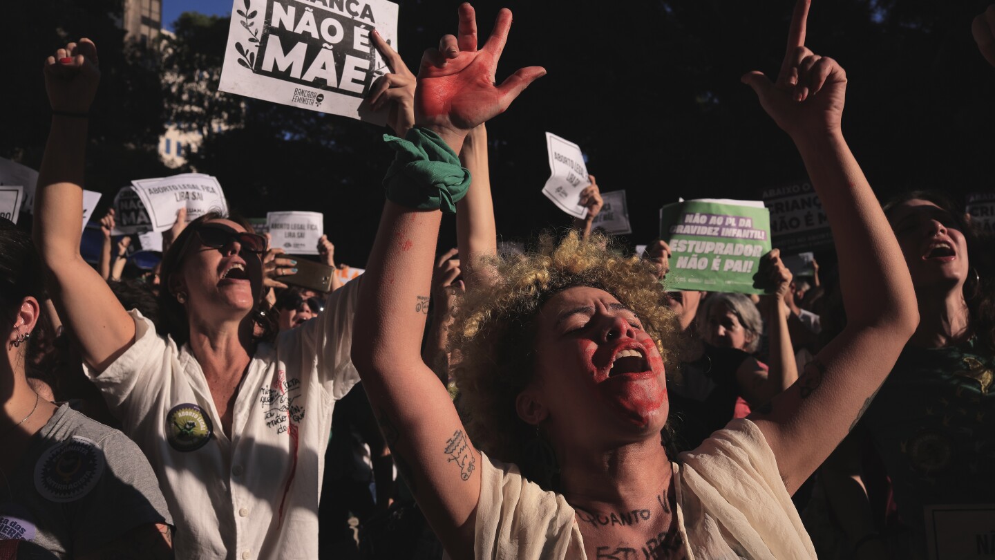 Brazilian Lawmakers Advance Bill Equating Abortion with Homicide