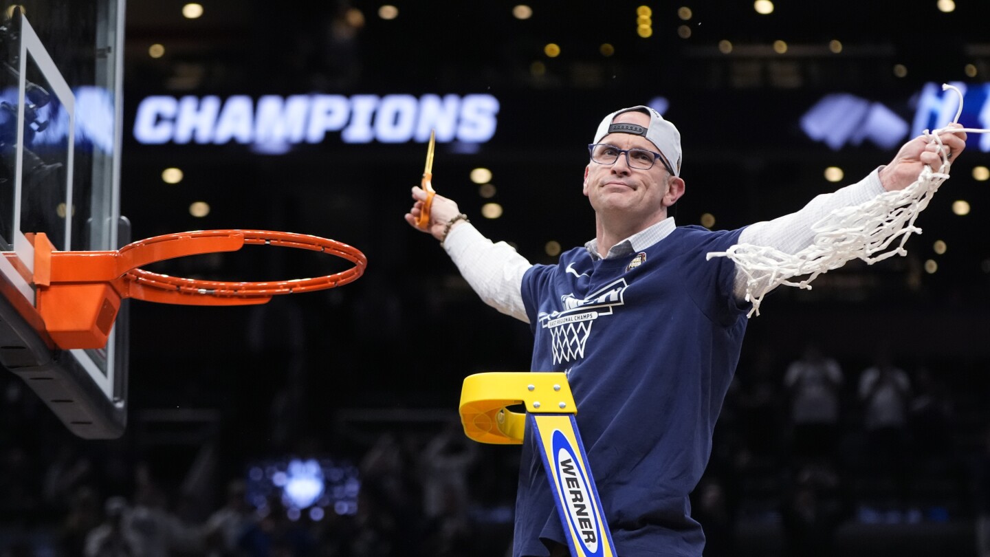 UConn се гордее с баскетболното родословие на Big East, въпреки че парите от футбола преобръщат колежанските спортове