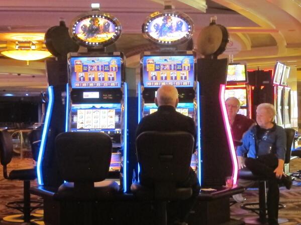 Caesars' weekend rooms on the Strip filling up fast, Casinos & Gaming