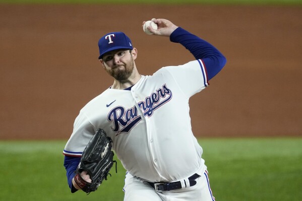 Rangers acquire top set-up reliever, Mike Adams
