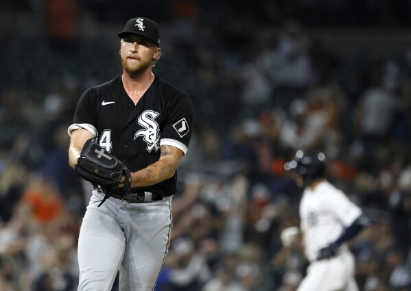 Michael Kopech injury: How did Michael Kopech get injured? White Sox  pitcher leaves mound with trainers during shutout start vs Mariners