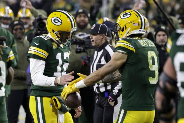 Rodgers offers personal tour of Lambeau, autographed post-game