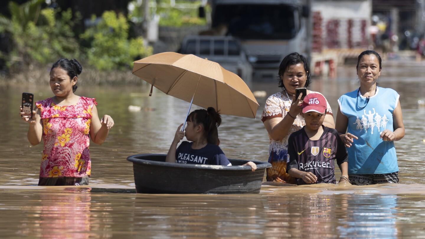 featured image thumbnail for post Central Thailand braces for inundation as rain stops in flooded Chiang Mai