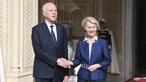 In this photo provided by the Tunisian Presidency, Tunisian President Kais Saied, left, shakes hand with European Commission President Ursula von der Leyen at the presidential palace in Carthage, Tunisia, Sunday, July 16, 2023. European leaders and Tunisia’s president have announced progress in the building of hoped-for closer economic and trade relations and on measures to combat the often lethal smuggling of migrants across the Mediterranean Sea. (Tunisian Presidency via AP)