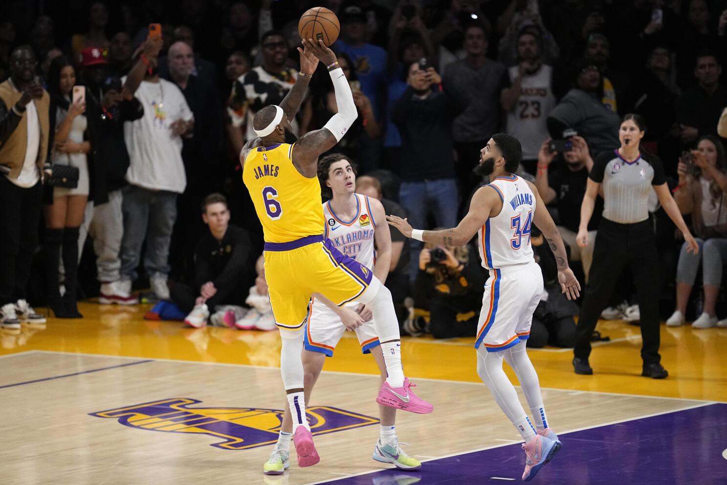 Lakers fans: Congratulate LeBron James as breaks the NBA scoring