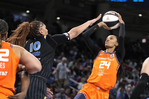 Alyssa Thomas scores 10 of her 20 points in the fourth quarter and the Sun  beat the Sky 83-75 | AP News