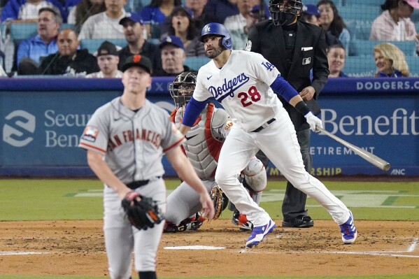 Dodgers capitalize on Giants' physical and mental blunders to win 7-2
