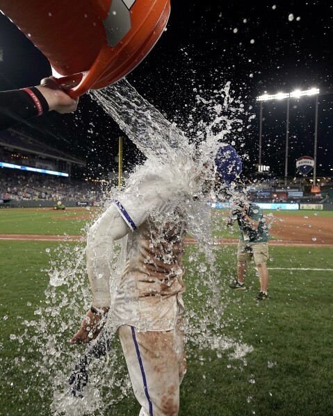 NY Mets lose on a walk-off balk by reliever Josh Walker to Royals